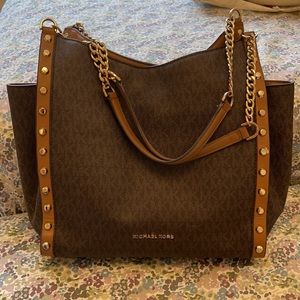 Michael Kors Shoulder bag. Gently used.